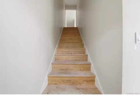 957 E 229th St, New York, NY 10466 photo 14