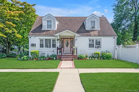 276 85th Ave, Floral Park, NY 11001
