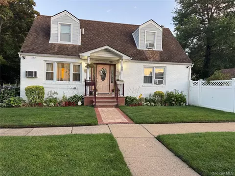 276 85th Ave, Floral Park, NY 11001