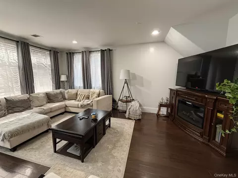244 Beach 79th St, New York, NY 11692