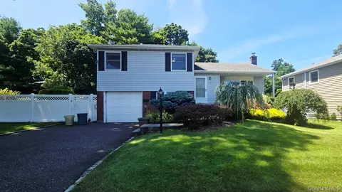 27 Humphrey Dr, Syosset, NY 11791