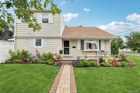 2327 Penatiquit Ave, Seaford, NY 11783