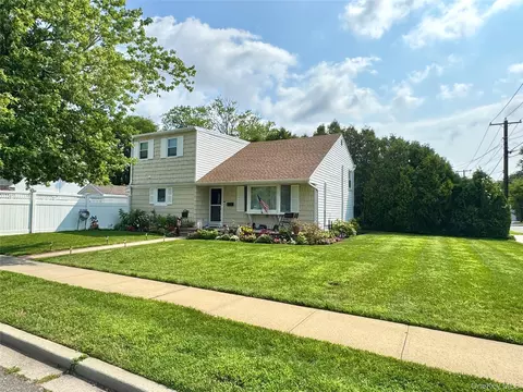 2327 Penatiquit Ave, Seaford, NY 11783