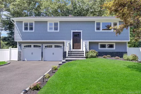 10 Shenandoah Blvd, Port Jefferson Station, NY 11776