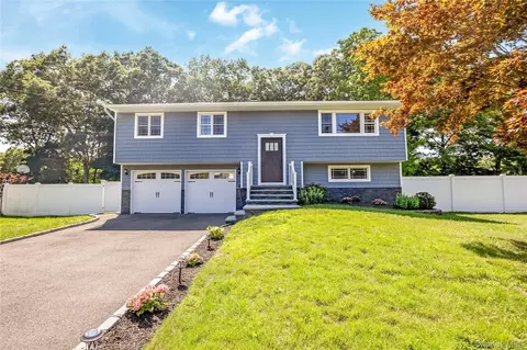 10 Shenandoah Blvd, Port Jefferson Station, NY 11776