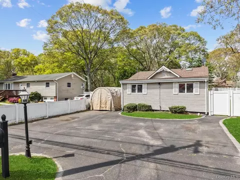 164 Dare Rd, Selden, NY 11784