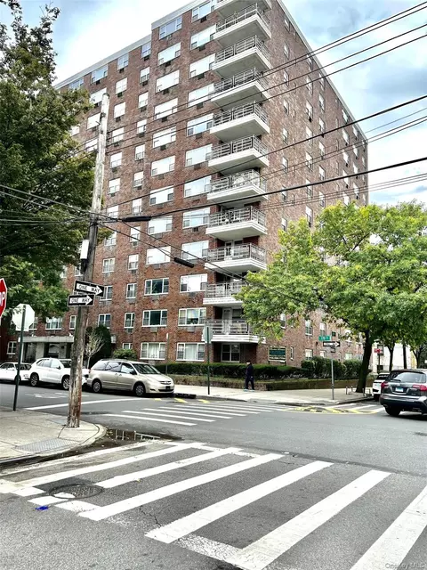 89-00 170 St #5E, Jamaica, NY 11432