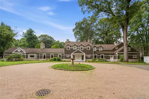 1620 Old Cedar Swamp Rd, Glen Head, NY 11545