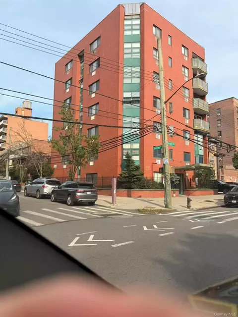 4133 Parsons Blvd #8A, Flushing, NY 11355