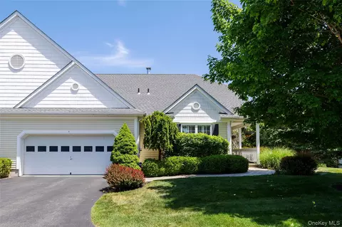 5 Equestrian Way, Beekman, NY 12570
