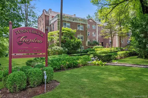 786 Palmer Rd #1F, Yonkers, NY 10708