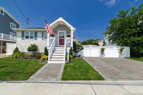 1 Court St E, East Rockaway, NY 11518