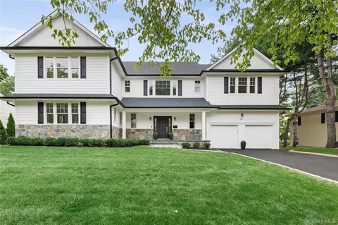 108 Tanners Pond Rd, Garden City, NY 11530