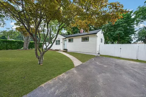2602 Knickerbocker Ave, Medford, NY 11763