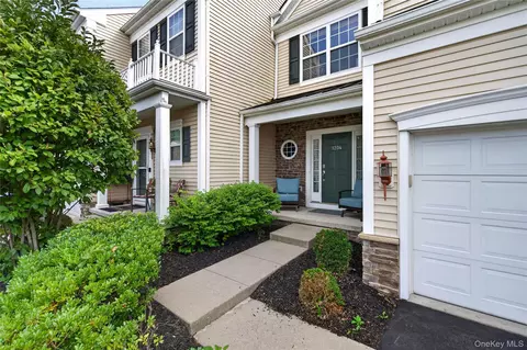 30 Banbury Way #1204, Newburgh, NY 12550