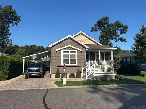 1661 Old Country Rd #567, Riverhead, NY 11901