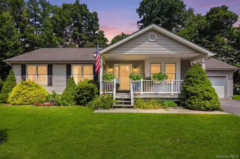 22 Rosewood Ln, Mamakating, NY 12790