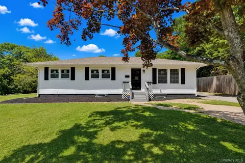 3 Park Ave, Medford, NY 11763
