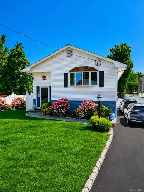 1704 Paine St, Yorktown, NY 10598