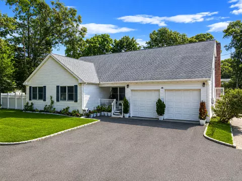 97 Blydenburgh Rd, Centereach, NY 11720