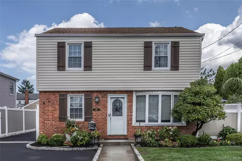 306 Latham Rd, North Hempstead, NY 11501