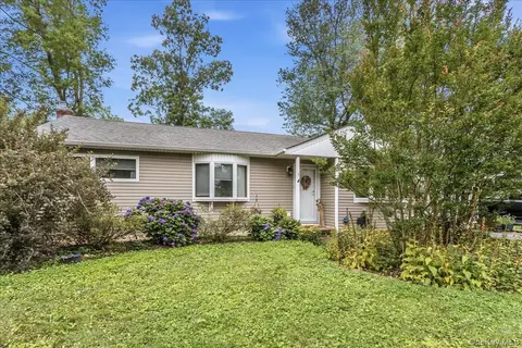 5 Wexford St, Huntington, NY 11743