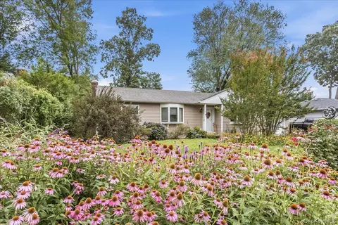 5 Wexford St, Huntington, NY 11743