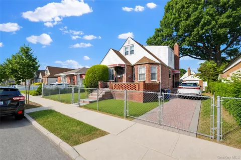 12114 Grayson St, New York, NY 11413