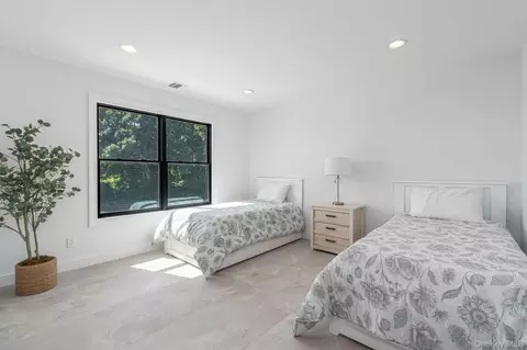 Bedroom - 2790 Stanley Rd, Mattituck, NY 11952 photo 5 of 6