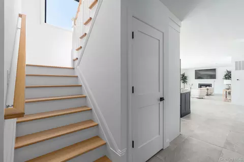 Entry Way - 2790 Stanley Rd, Mattituck, NY 11952 photo 3 of 3