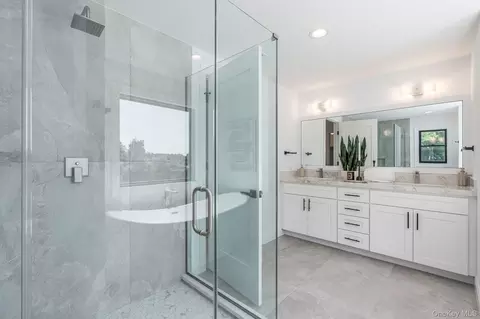 Bath - 2790 Stanley Rd, Mattituck, NY 11952 photo 4 of 5