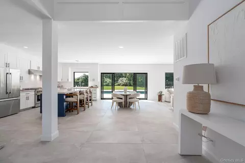 Entry Way - 2790 Stanley Rd, Mattituck, NY 11952 photo 2 of 3