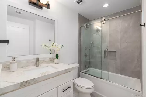 Bath - 2790 Stanley Rd, Mattituck, NY 11952 photo 5 of 5
