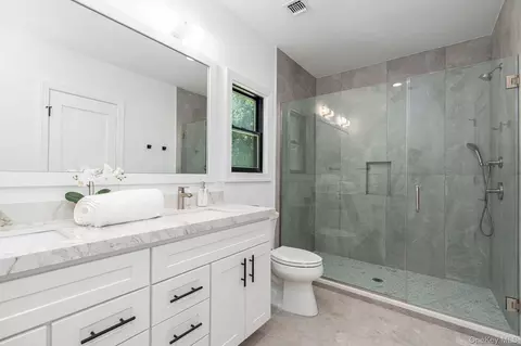 Bath - 2790 Stanley Rd, Mattituck, NY 11952 photo 1 of 5