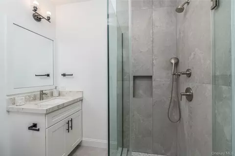 Bath - 2790 Stanley Rd, Mattituck, NY 11952 photo 2 of 5