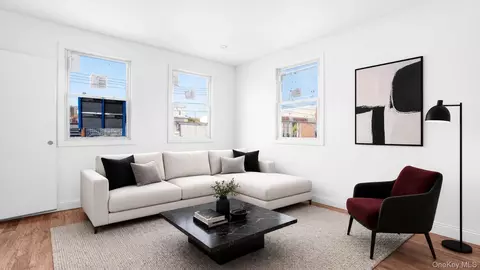 1148 E 211th St, New York, NY 10469