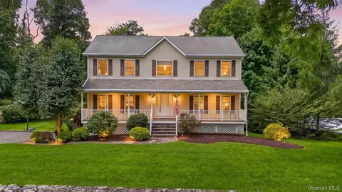 1 Stonefield Ct, Cortlandt, NY 10567