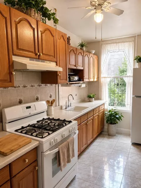 Kitchen - 554 Central Ave, Brooklyn, NY 11207 photo 1 of 1