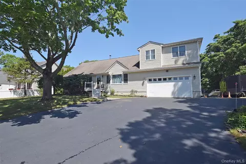587 Johnson Ave, Ronkonkoma, NY 11779