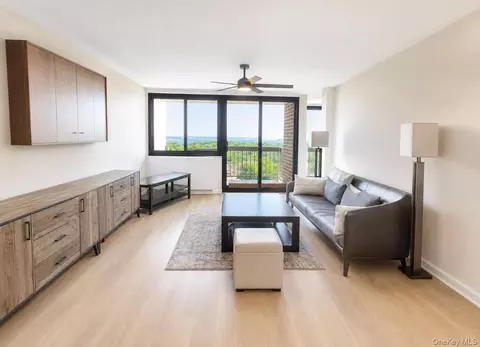 1 Bay Club Dr #21K, New York, NY 11360