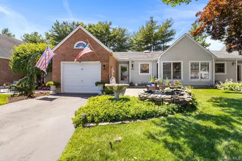 89 Standish Dr, Mount Sinai, NY 11766