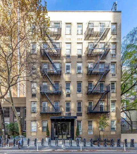 311 E 25th St #3A, New York, NY 10010