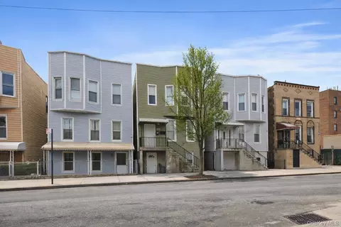 1727 Hunt Ave, New York, NY 10462