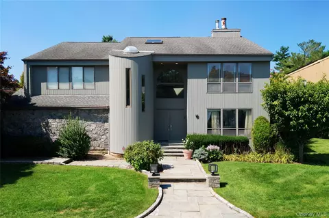 12 Princeton Dr, Syosset, NY 11791