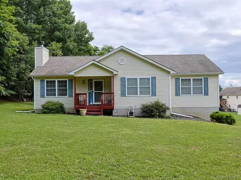 46 Maple Ln, Mount Hope, NY 10963