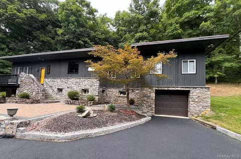16 Briar Hill Rd, East Fishkill, NY 12533