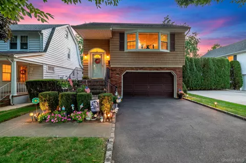 146 Lincoln St, Garden City, NY 11530