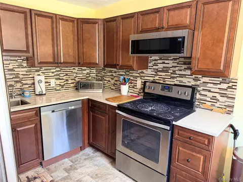 Kitchen - 42 Manor Dr #42, Cornwall, NY 12518 photo 3 of 4