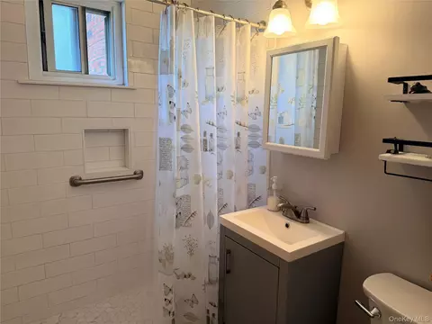 Bath - 42 Manor Dr #42, Cornwall, NY 12518 photo 1 of 1