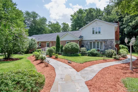 23 Barnaby Ln, Greenburgh, NY 10530